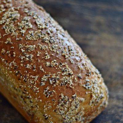 CHLEB HELIOS; waga 400 g; chleb mieszany produkowany z mąki pszennej i żytniej. Zawiera gluten
